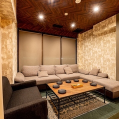 【最大9名様ご利用可能】人気の個室席はソファでゆったりと♪ご利用希望の際はお早目にご予約ください！