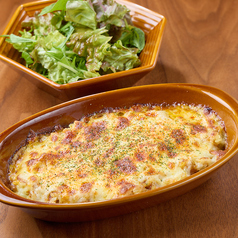 スパイシーな中にまろやかさあり！チーズカレードリアの写真