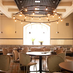 100名前後のご宴会にも対応可能な大空間！歓送迎会などご宴会はもちろん、懇親会や同窓会にも人気です♪