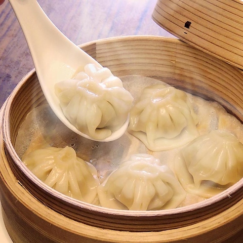 約50種の中華料理やスイーツをブッフェスタイルで楽しめます♪種類豊富な中国茶も◎