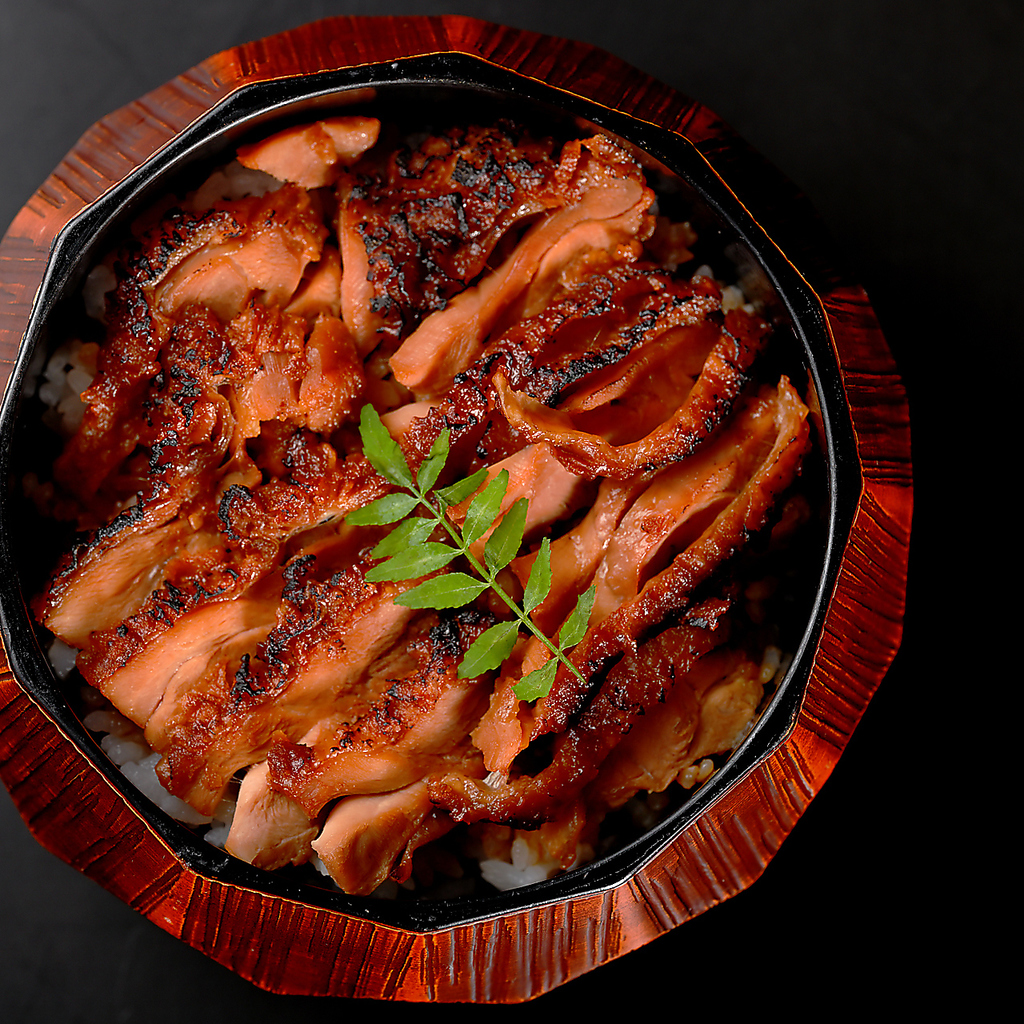 名物名古屋コーチンひつまぶしが人気。御食事だけでも気軽に利用でき、メニューも豊富です。