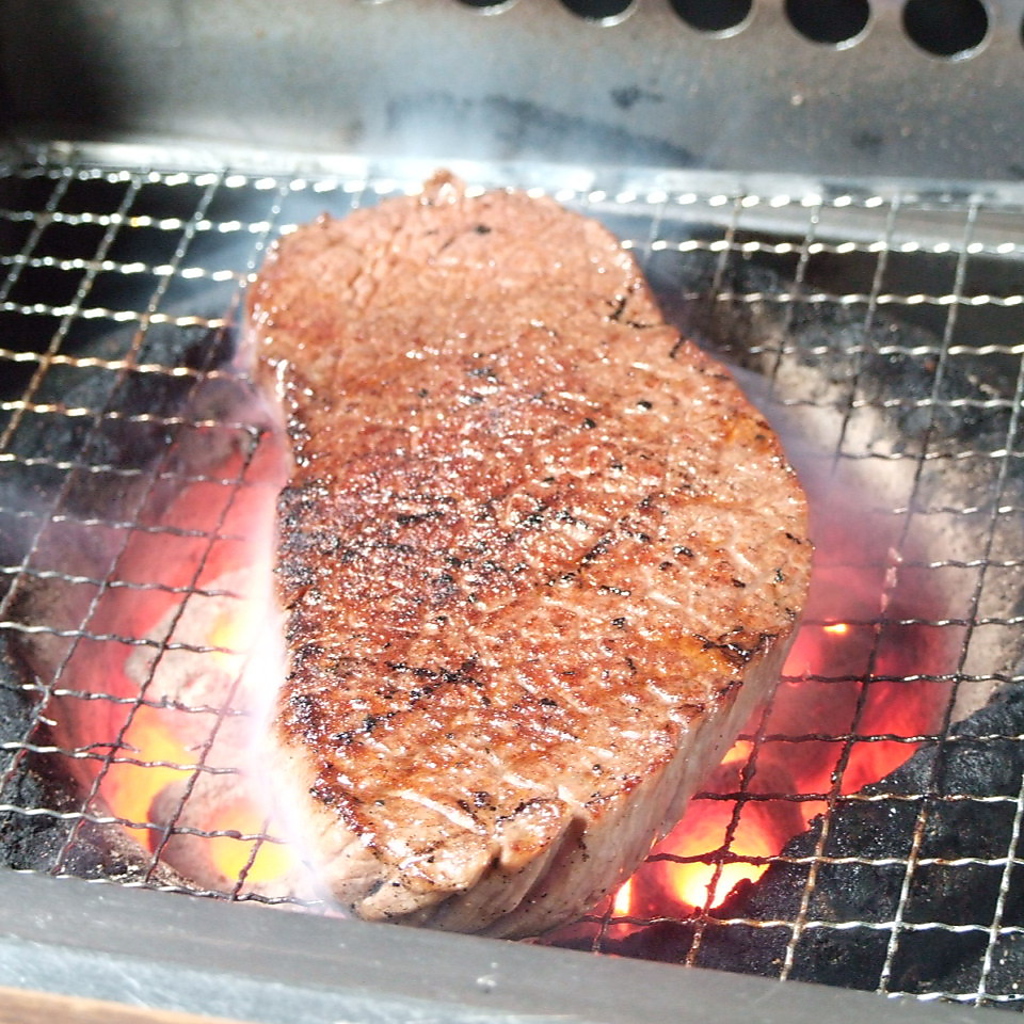 今年の宴会はドラゴン一押しのステーキで大盛り上がり☆ジューシーに焼きあげます♪