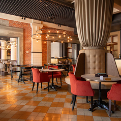 カジュアルに寛げるバルエリアもご用意しております！