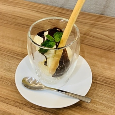 バニラアイス　チョコレートソース