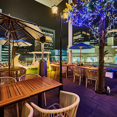 【4~6名様向け】“季節を丸ごと味わえる青空テーブル”4~6名様向けのテラス席は、季節の風を感じながらイタリアンビストロを味わえる特別な空間。暖房や膝掛けで寒さを気にせず過ごせ、パラソルで天気の変化にも対応。友人や家族のカジュアルなパーティーに最適です。