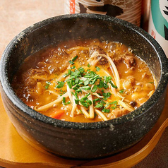トロっとぷるっと牛すじのコチジャン煮込み