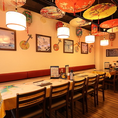 5名様掛けのテーブル席を4つご用意◎繋げると最大20名様のご利用も可能なので、大人数宴会もできます！会社仲間との宴会や同窓会、家族でのご飯会など様々なシーンでご利用いただけます。暖かみのある店内で、ご友人やご家族で気兼ねなくご来店ください。落ち着いた雰囲気でお過ごし頂ける空間をご用意しております。