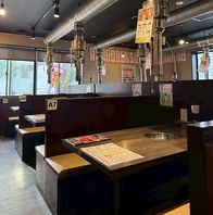 女子会や仕事帰りの一杯など使い勝手抜群なテーブル席