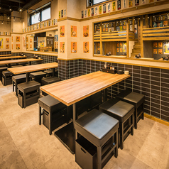 ワイワイガヤガヤ感を楽しむなら当店へ●ドリンクは破格の生ビール299円/レモンサワーは199円と飲み会にはもってこいの超お得プライス！！