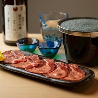 厳選の日本酒と、五感で愉しむ名物石焼きの至福。