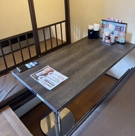 女子会や仕事帰りの一杯など使い勝手抜群なテーブル席