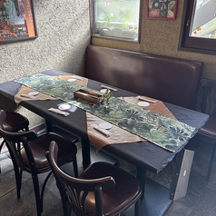 ６名掛けテーブル席