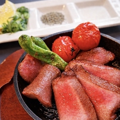 和牛の厚切りタンとろステーキ