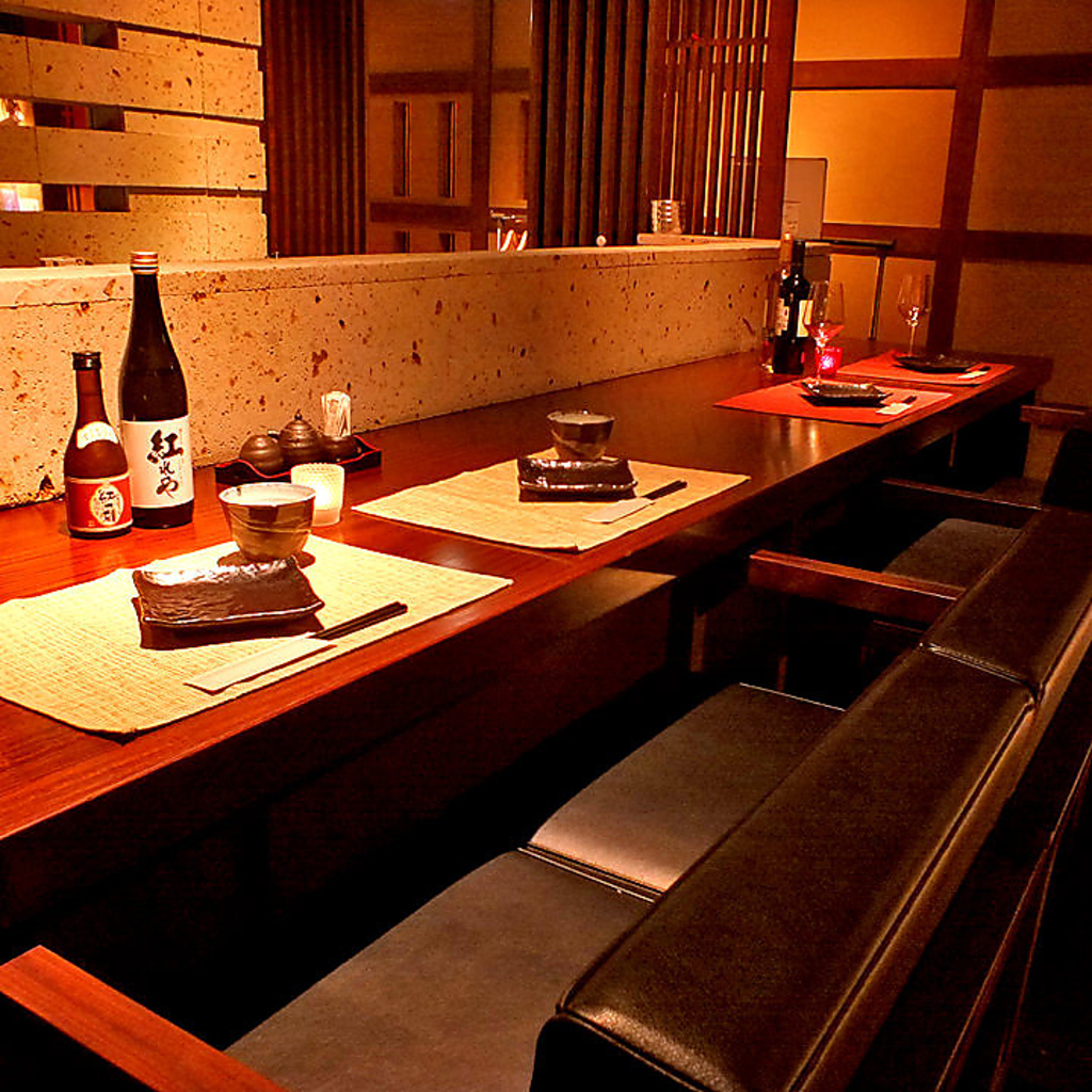 大きくて落ち着くカウンター席で大人のデートはいかかですか？