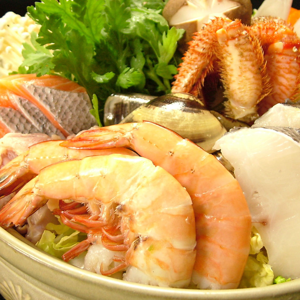 これからの季節にピッタリのお鍋もご用意！新鮮な魚介類たっぷりの自慢の逸品です！