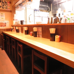 カウンターのお席は9席ご用意もしております◎お一人様でのお食事や、飲み直しや、サクッと飲みたい時にもぴったりです◎当店自慢の焼き鳥や豊富な一品料理もございます！お料理に合うお酒もご用意してお待ちしております♪