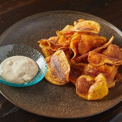 自家製ポテトチップスと蟹味噌クリーム