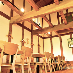 テーブル席蔵を改装した趣ある空間。