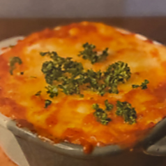 牛すじと赤ワインの煮込みラザニア