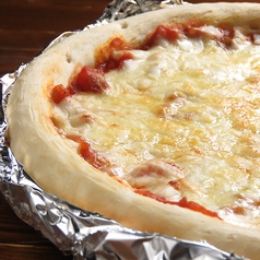 自家製キーマカレーピザ／温泉たまごとベーコンのピザ／生ハムのピリ辛ピザ