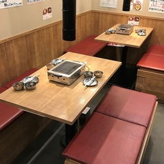 活気あふれる韓国焼肉の名店、ふたご屋。明るく開放的な店内では、肉のプロがあなたの好みやお肉の種類に応じて絶妙に焼き上げます。会社帰りのリフレッシュやデートにもぴったり！少人数での利用も大歓迎です。美味しい焼肉を楽しみながら心地よいひとときをお過ごしください。お肉の魅力を存分に味わえる特別な場所です。