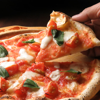 旨み際立つ自慢のピザ