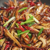 お洒落なモダン空間で本格中華をご堪能あれ！