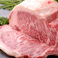 A5ランクのブランド牛、京都府丹波産「平井牛」を仕入れております。めったに食べることが出来ない幻のお肉をここではすき焼きでお楽しみ頂けます。