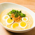 【オーノカゥスェ 900円(税込)】ココナッツベースのラーメン。女性に大人気！美肌効果のある麺料理