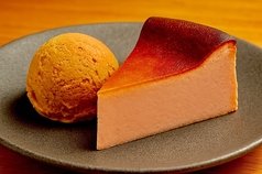 エルトラゴン特製ムラサキイモのバスクチーズケーキ