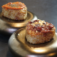 2種の焼きおにぎりをはじめお酒に合う多彩な創作料理を