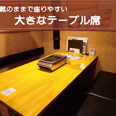 【半個室※5～6名様対応】大きなテーブル席。靴を履いたまま座れる席なのでゆっくり足を伸ばせます。