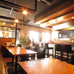 女性のお客様でも気軽に入れる、をコンセプトにしたまるでカフェスタイルの焼き鳥屋です。