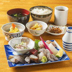 【ほっと和む、昼のごちそう時間】