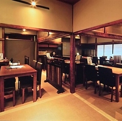 大人数でのイベントや特別なパーティーには、店舗貸切のご相談も承っております。2階席を活用した一体感のある宴会など、お客様のご要望や人数に合わせて柔軟に対応いたします。駅からのアクセスも抜群なため、遠方の方を招いての集まりにも便利。信州の銘酒と料理を主役にした贅沢な宴が叶います。