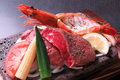 料理メニュー写真&nbsp;【贅沢サイズ】にくまるステーキ100gと有頭大海老(一尾) 