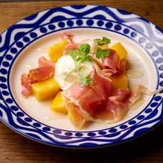 生ハムと季節フルーツのマスカルポーネ