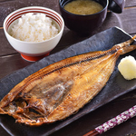 脂たっぷり、ボリュームも満点のほっけの炭火焼き。お一人様にはハーフサイズもざいます。