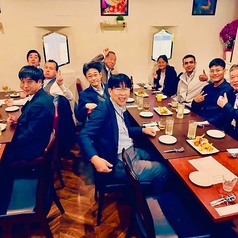 当店は19席の空間を貸切でご利用いただけます。アットホームな雰囲気の中、特別なイベントやパーティに最適です。カラオケやプロジェクターも完備しており、エンターテイメントを楽しみながら、スリランカ料理を心ゆくまで堪能できます。