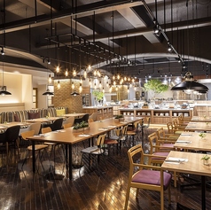 オシャレで心地良いお席で大切な方とお食事をお楽しみくださいませ。