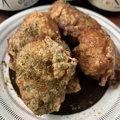 朝引き!国産若鶏の唐揚げ どぶ漬け黒七味ソース