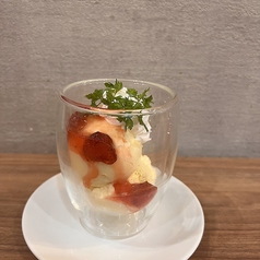 バニラアイス　自家製イチゴソース