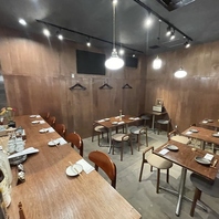 スッキリと落ち着いた店内