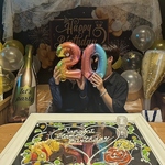 女子会にぴったりの個室。カラオケ、TVも完備しております。