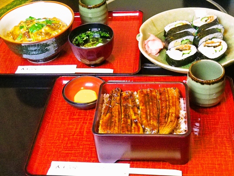 うなぎと和食の専門店。各種うなぎ料理の他、刺身や寿司など新鮮なメニューが並ぶ。