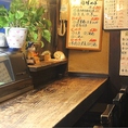 6席あります &nbsp;&nbsp;☆禁煙です。一人呑みには最適です日本酒の陳列ケースを見ながら一杯！又水槽の中のお魚を眺めながら！