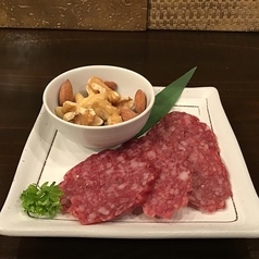 馬サラミとナッツ