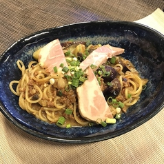 低温調理ポークと茄子みそボロネーゼパスタ