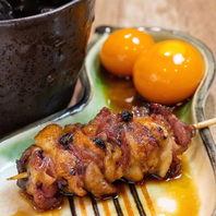 香り高い地鶏の炭火焼で味わう至福の時間◎