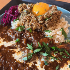 スパイスキーマカレー＆牛タン煮込みハヤシのあいがけ